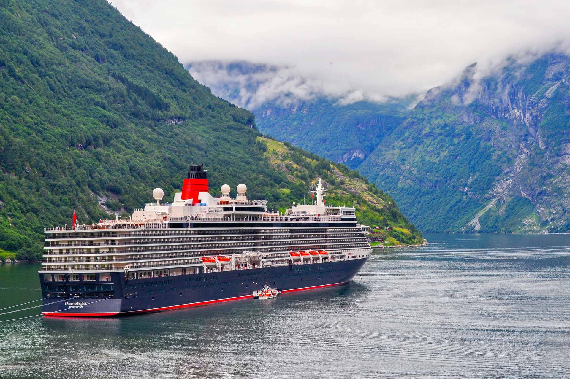 Geirangerfjord_with_Cunards_Queen_Elizabeth_6006701616 Geirangerfjord_with_Cunards_Queen_Elizabeth_6006701616